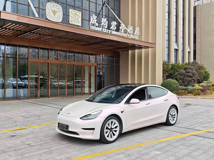 Фото 1 - Tesla Model 3