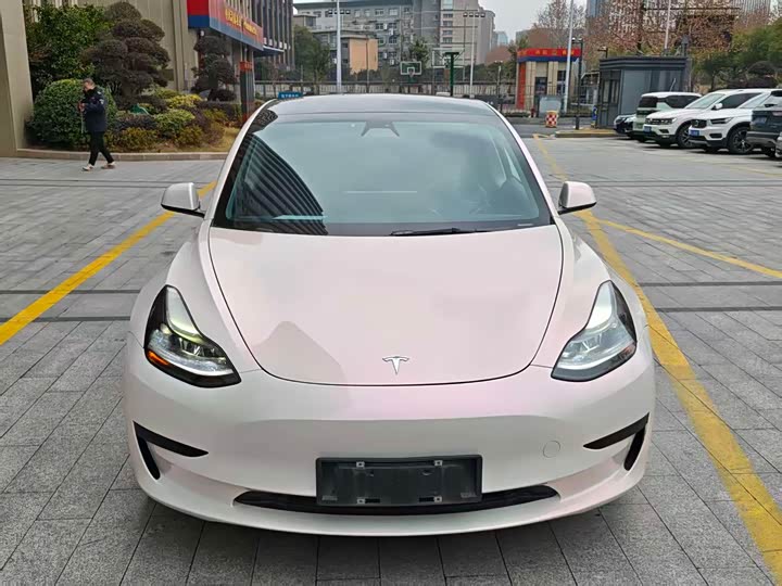 Фото 2 - Tesla Model 3