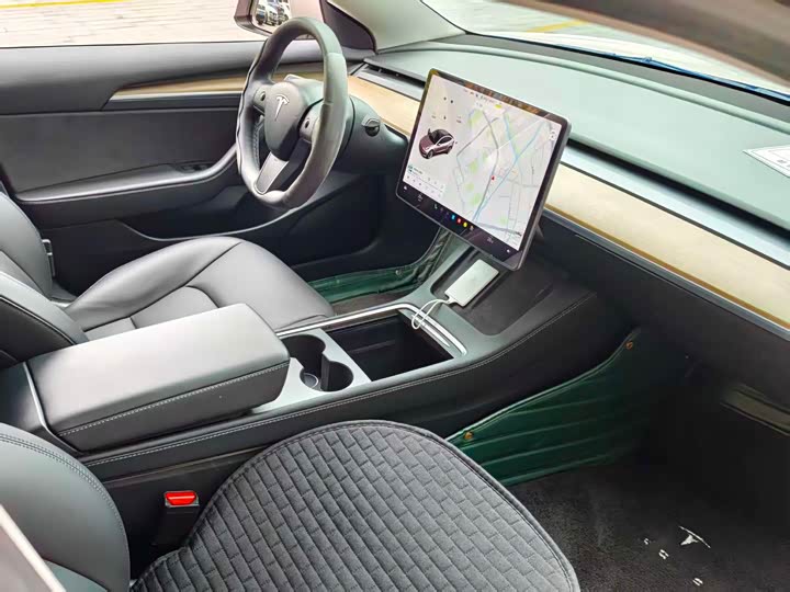 Фото 4 - Tesla Model 3