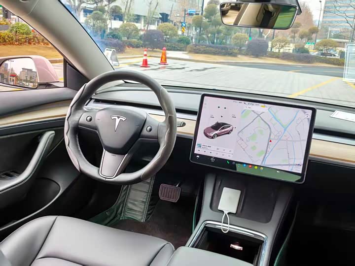 Фото 7 - Tesla Model 3