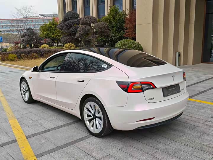 Фото 9 - Tesla Model 3