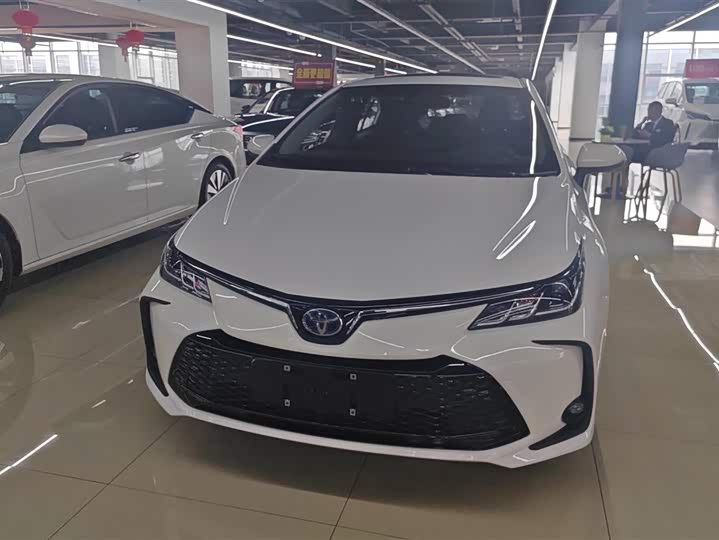 Фото 2 - Toyota Corolla