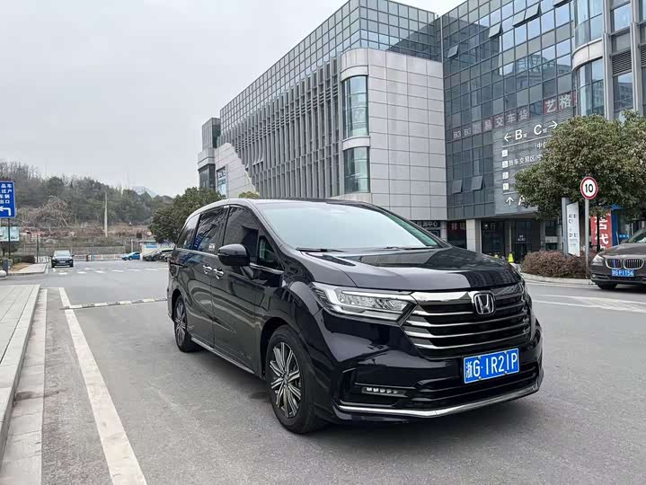 Фото 2 - Honda Odyssey