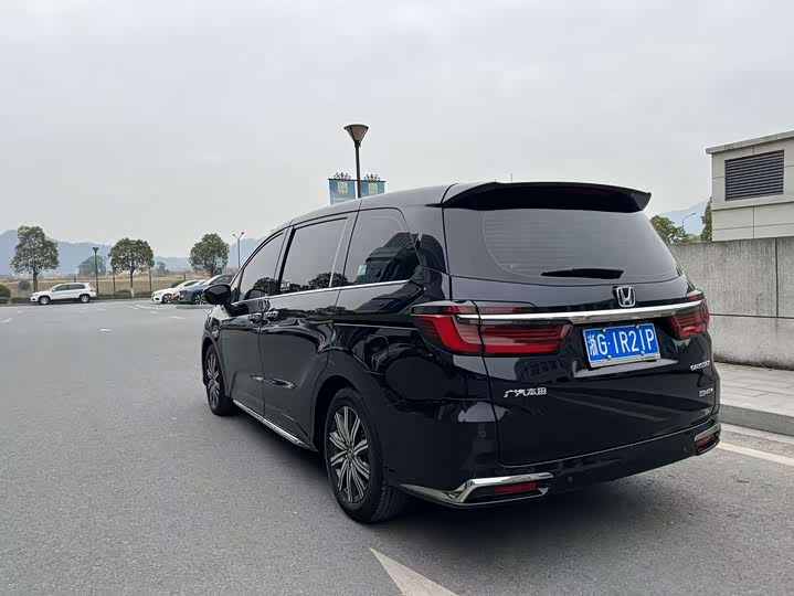 Фото 6 - Honda Odyssey