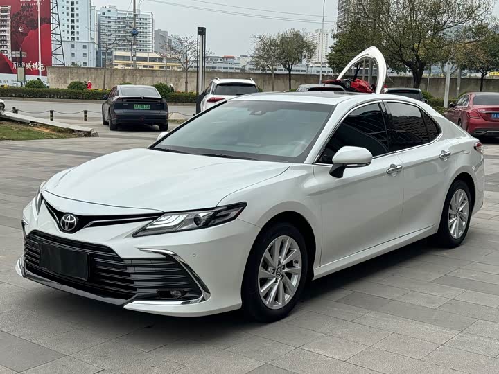 Фото 1 - Toyota Camry