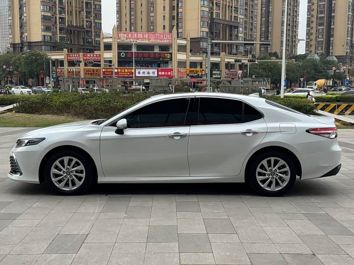 Фото 7 - Toyota Camry