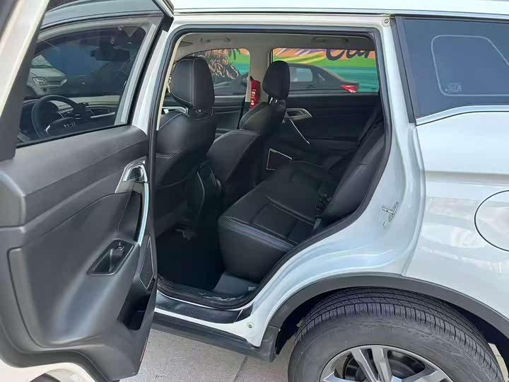 Фото 5 - Geely Atlas