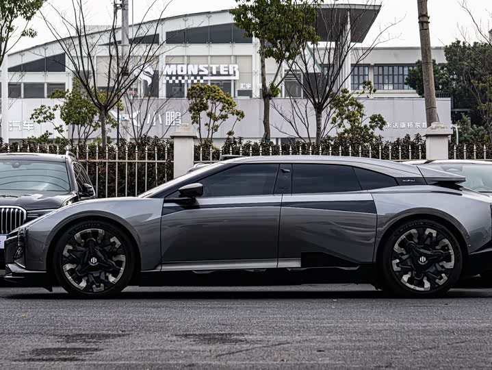 Фото 8 - HiPhi Z