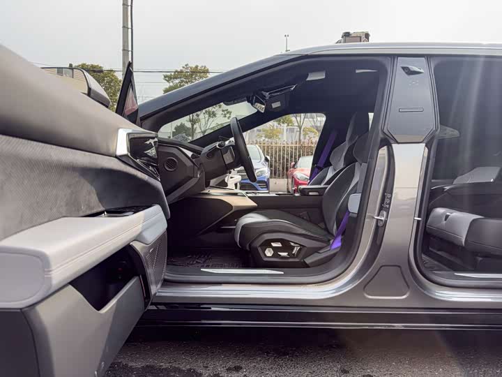 Фото 9 - HiPhi Z