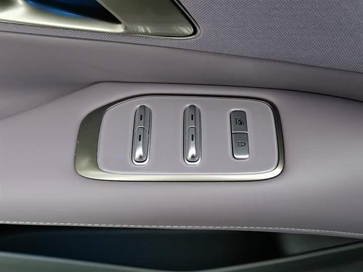 Фото 9 - Changan Deepal L06