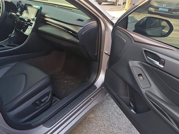 Фото 8 - Toyota Avalon