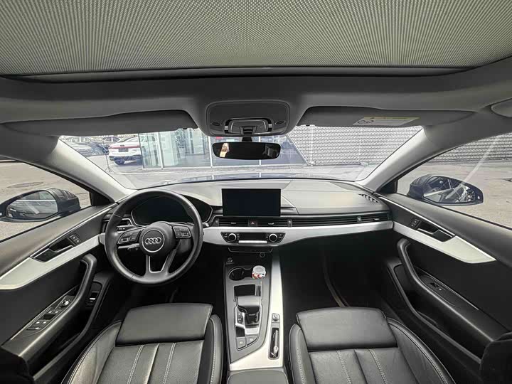 Фото 8 - Audi A4L