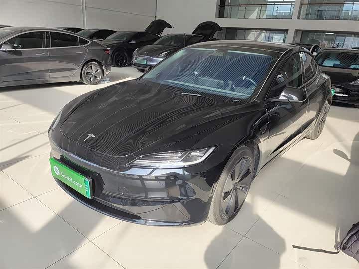 Фото 2 - Tesla Model 3