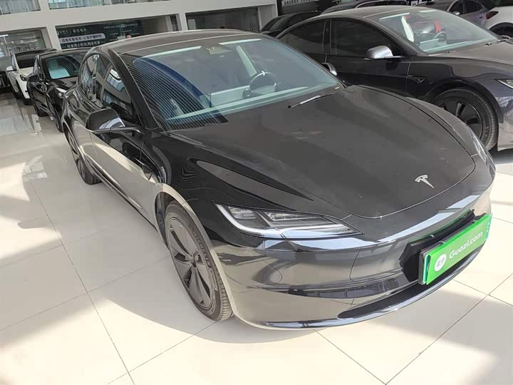 Фото 4 - Tesla Model 3