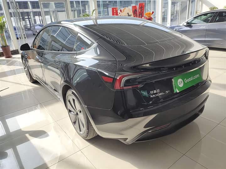 Фото 5 - Tesla Model 3