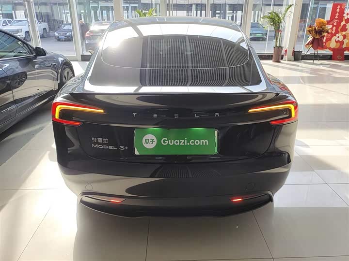 Фото 6 - Tesla Model 3