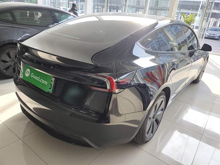 Фото 7 - Tesla Model 3