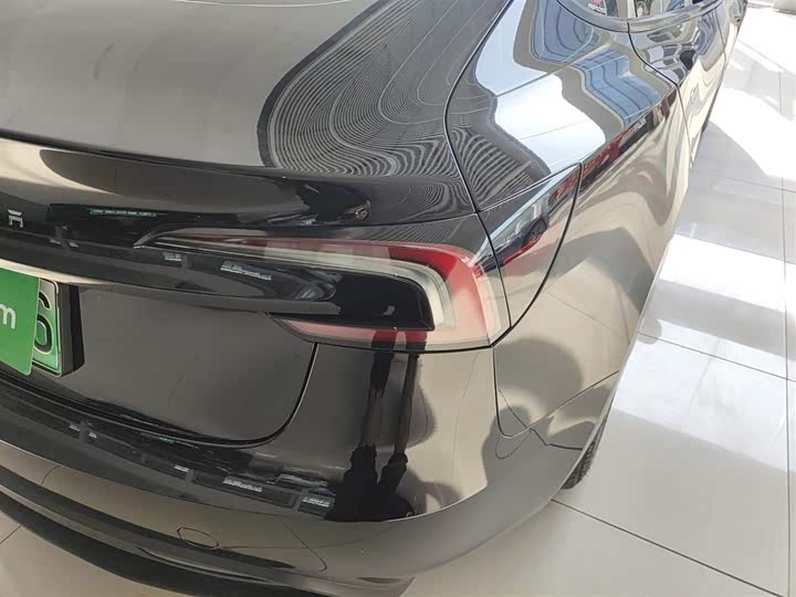 Фото 8 - Tesla Model 3