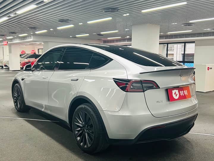 Фото 6 - Tesla Model Y