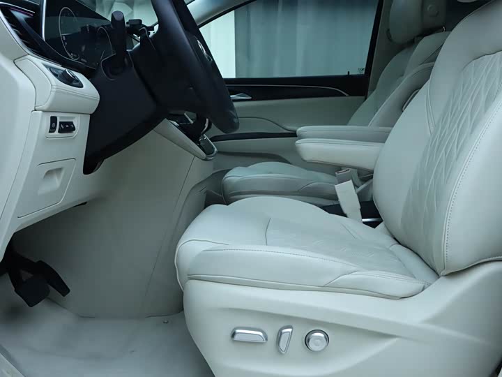 Фото 6 - Buick GL8 ES