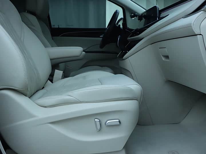 Фото 8 - Buick GL8 ES