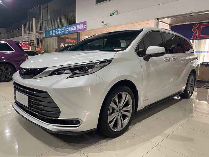 Фото 1 - Toyota Sienna