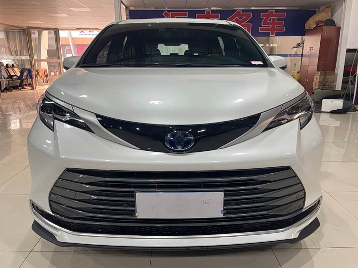 Фото 2 - Toyota Sienna