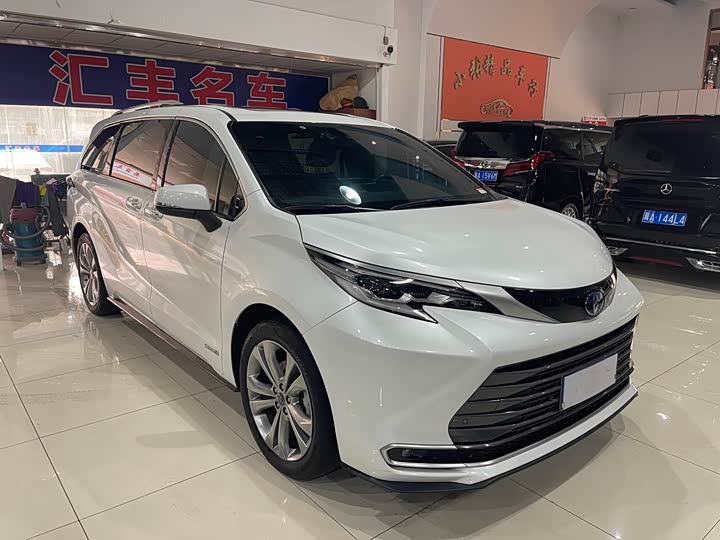 Фото 3 - Toyota Sienna