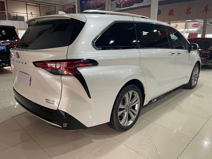 Фото 4 - Toyota Sienna