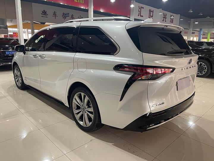 Фото 6 - Toyota Sienna