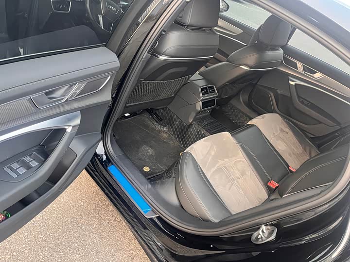 Фото 9 - Audi A6L