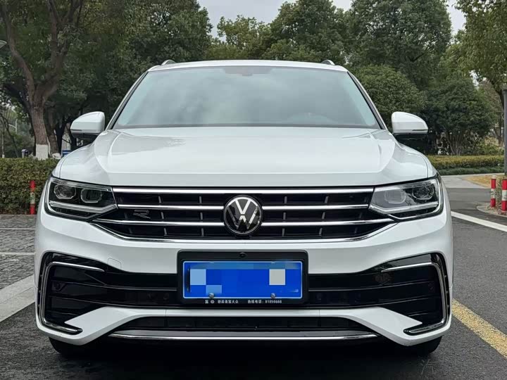 Фото 2 - Volkswagen Tiguan L Pro