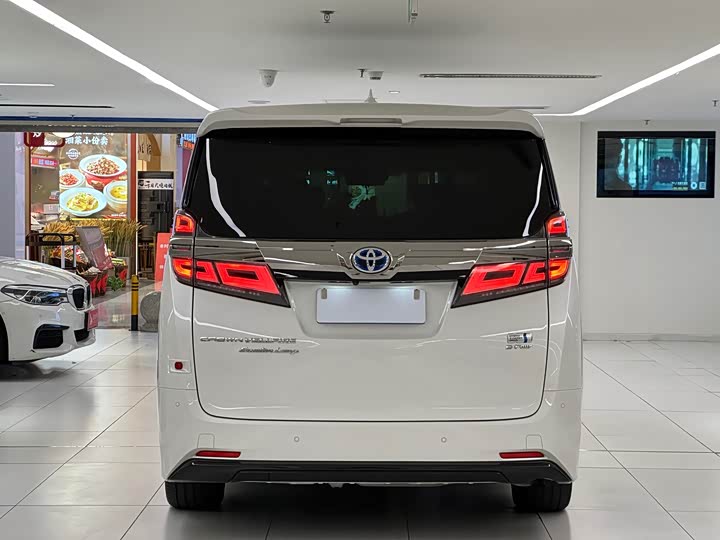 Фото 6 - Toyota Vellfire
