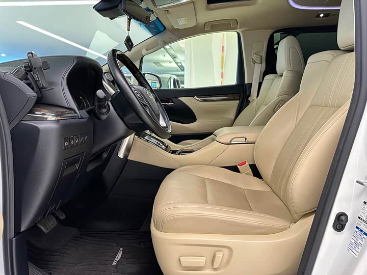 Фото 9 - Toyota Vellfire