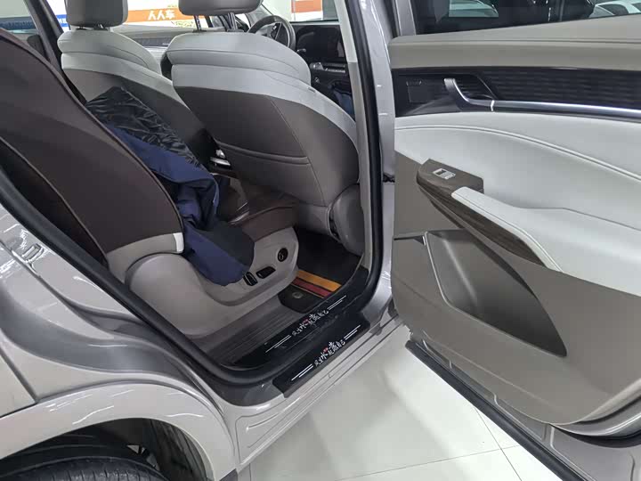 Фото 7 - Roewe RX9