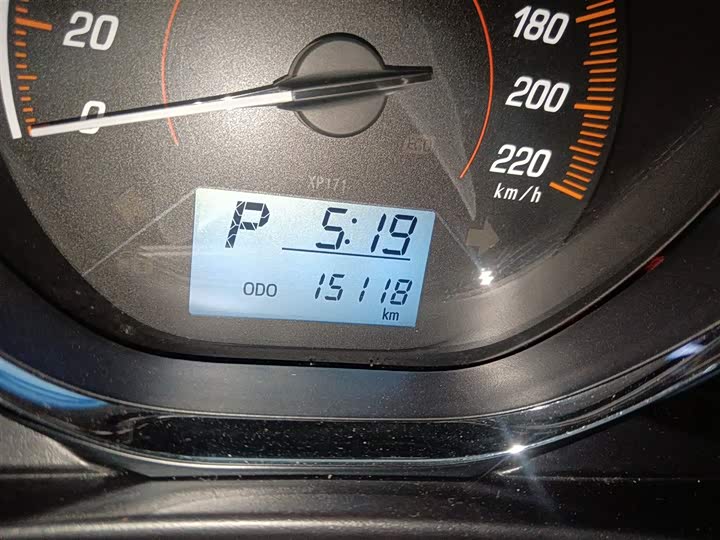 Фото 5 - Toyota Yaris L Hatchback