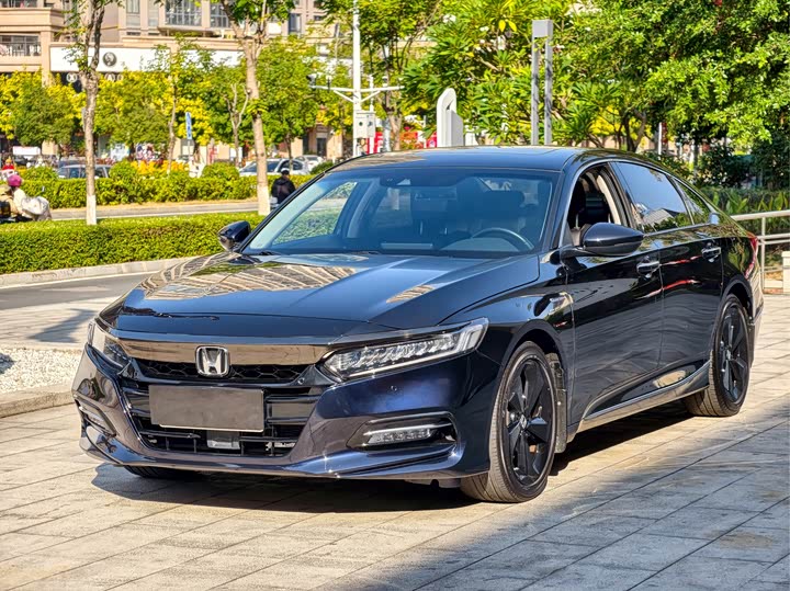 Фото 1 - Honda Accord