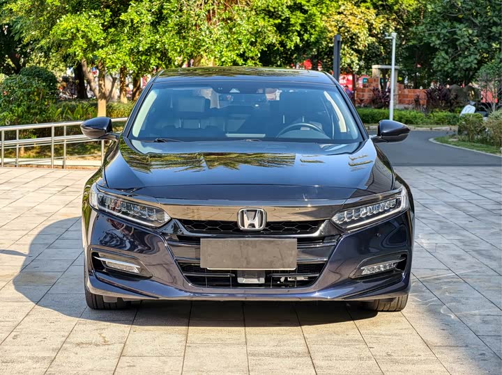 Фото 2 - Honda Accord