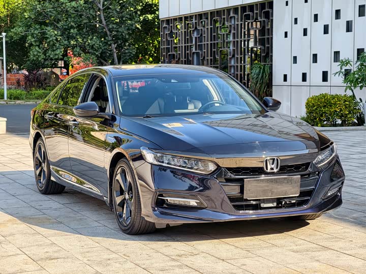 Фото 3 - Honda Accord