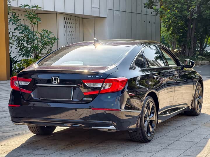 Фото 4 - Honda Accord