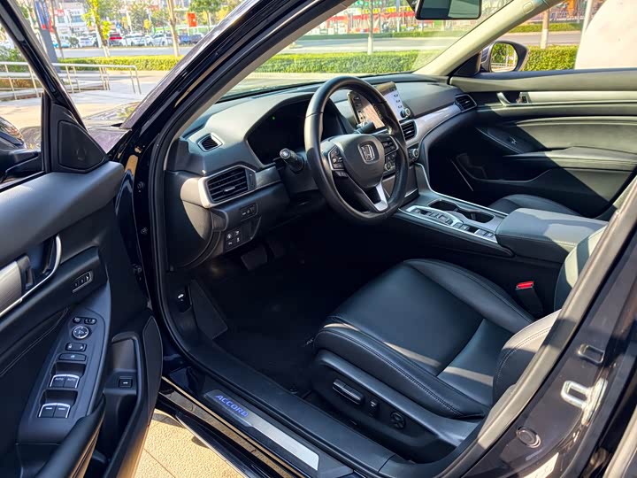 Фото 7 - Honda Accord