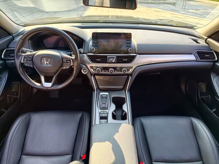 Фото 8 - Honda Accord