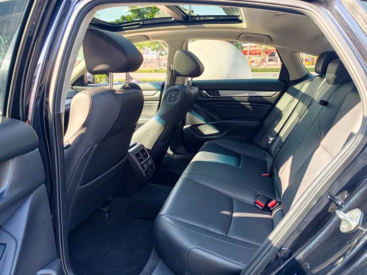 Фото 9 - Honda Accord