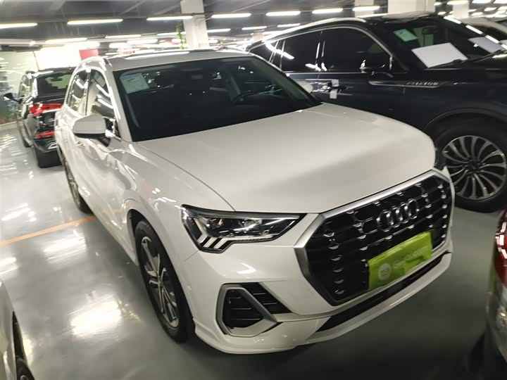 Фото 4 - Audi Q3