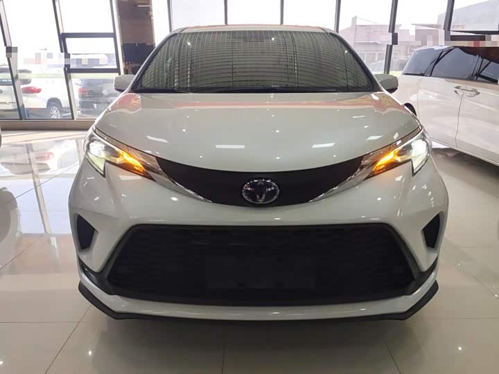 Фото 3 - Toyota Granvia