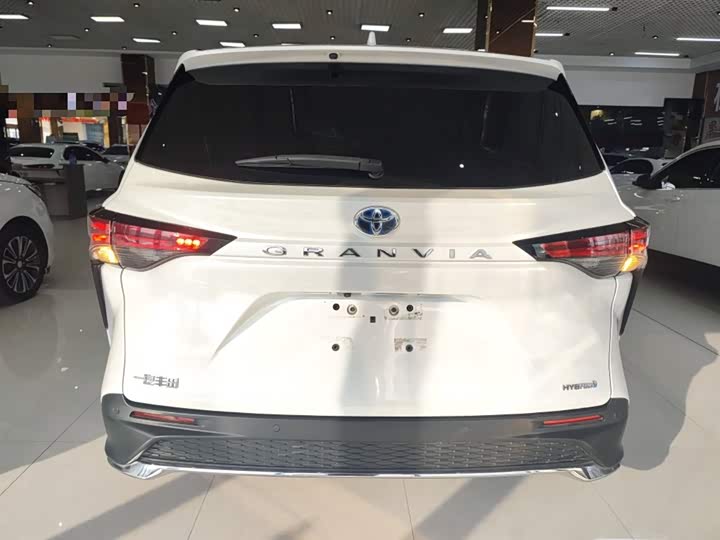 Фото 6 - Toyota Granvia