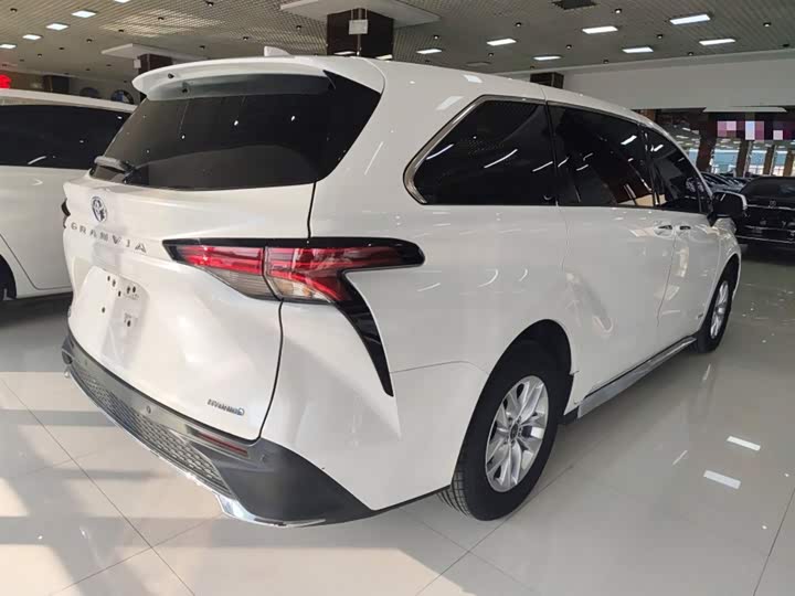 Фото 7 - Toyota Granvia