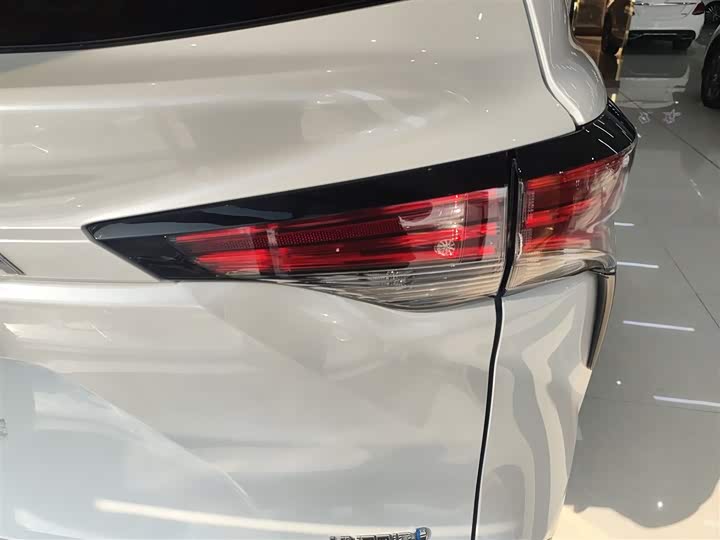 Фото 8 - Toyota Granvia