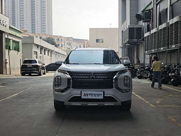 Фото 2 - Mitsubishi Outlander