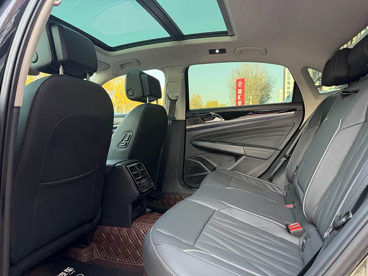 Фото 8 - Volkswagen Passat